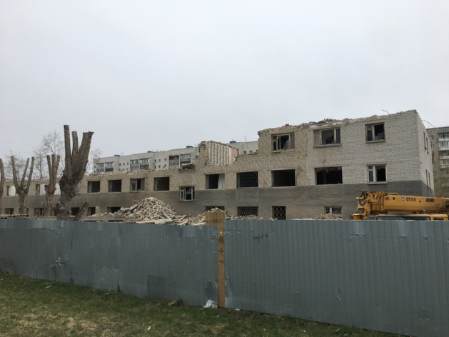 В Тюмени приступили к сносу аварийных общежитий на улице Ставропольской