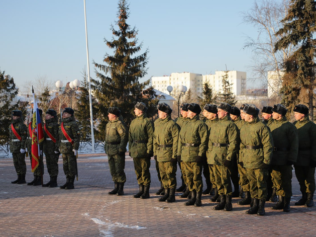 Более 1,5 тыс. тюменцев призвали в армию, восемь пройдут альтернативную службу