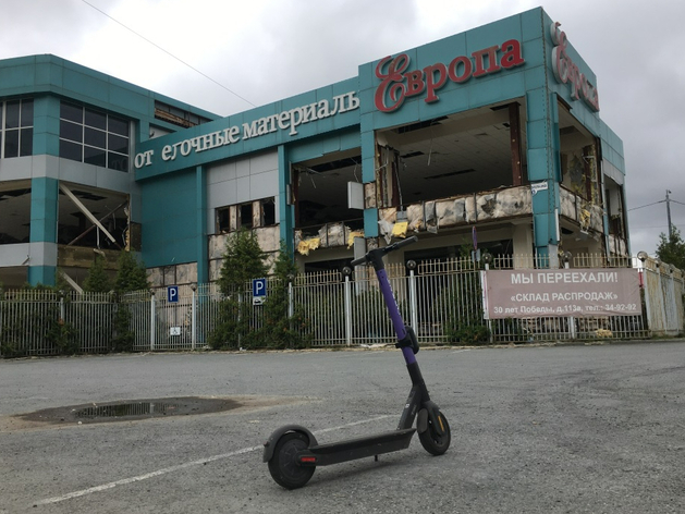 В Тюмени из-за конфликтов на парковках ТРЦ замедлят электросамокаты