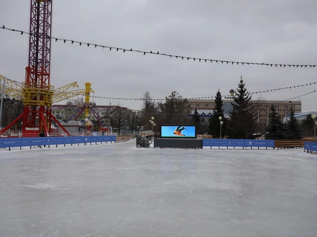 В центре Тюмени на этой неделе откроются три больших катка В центре Тюмени на этой неделе откроются три больших катка