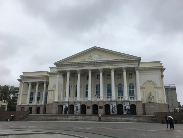 Главу ТБДТ Сергея Осинцева и его заместителя Александра Чурсина уволили Главу ТБДТ Сергея Осинцева и его заместителя Александра Чурсина уволили