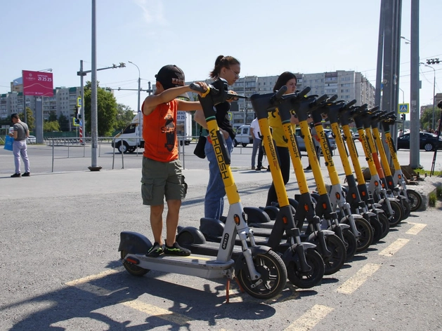 Ограничивать или запрещать? Что тюменские власти сделают с электросамокатами Ограничивать или запрещать? Что тюменские власти сделают с электросамокатами