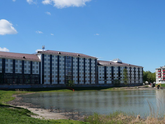 Долгострой на берегу пруда в центре Тюмени могут снести