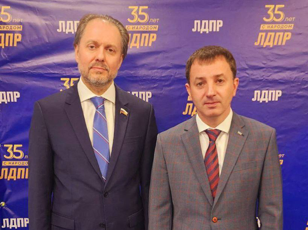 Данников справа