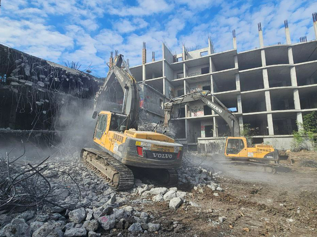 Попавший под КРТ долгострой на улице Мельникайте в центре Тюмени снесут