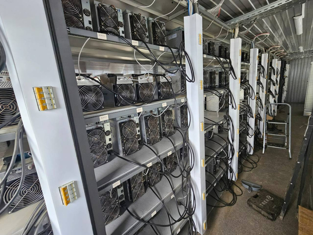 Высокопоставленный энергетик помог создать подпольные майнинг-фермы под Тюменью