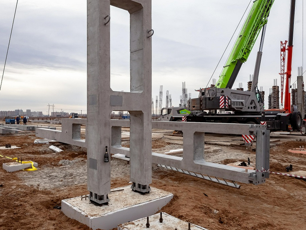 Монтаж каркаса тюменского завода префабов начался с бутылки шампанского